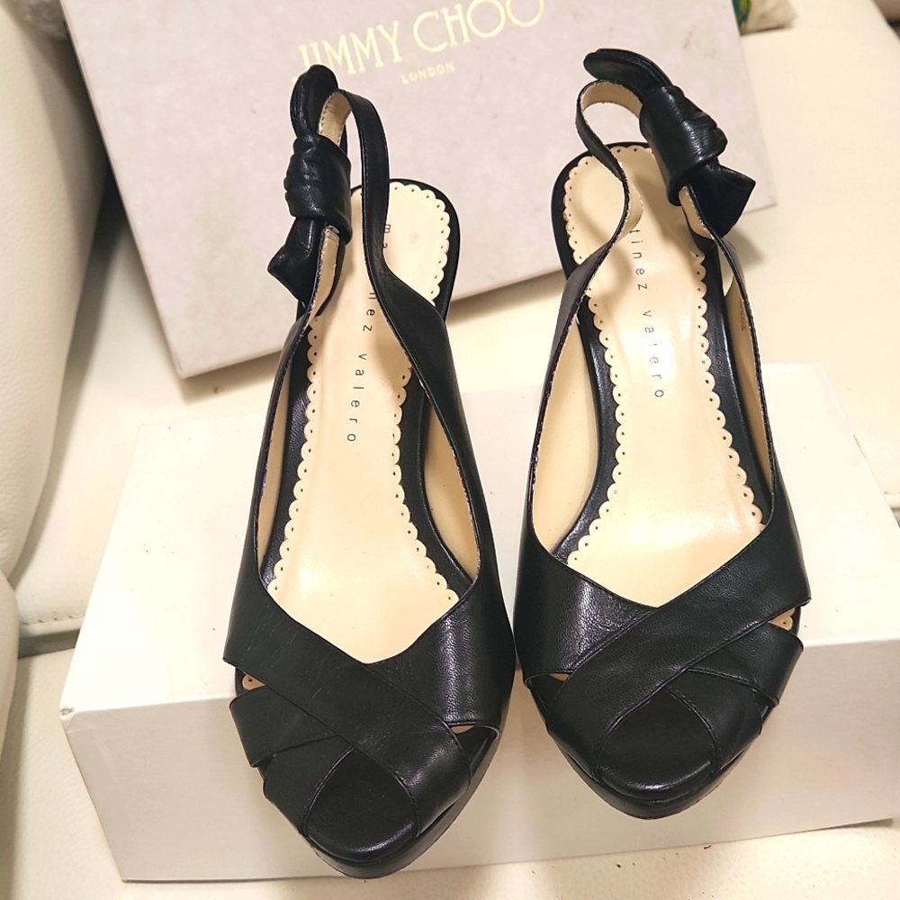 Martinez Valero size 81/2 black leather 31/2" heels